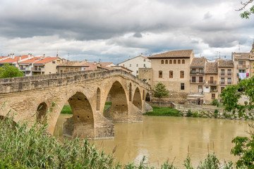 Fototapeta premium View at the old Romanesque Bridge over Arga river in Puente La Reina - Spain