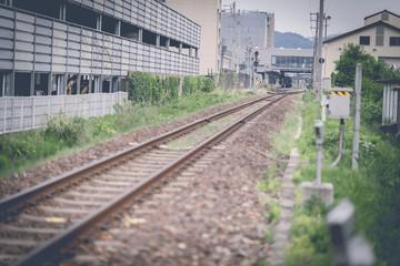 Fototapeta premium Train tracks that cross the big city without trains