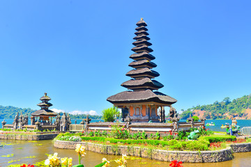 Fototapeta na wymiar Pura Ulun Danu temple on a lake Beratan. Bali,Indonesia