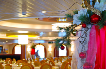 Weinachtsdeko Weihnachten Heiligabend Deko Xmas in Restaurant auf Kreuzfahrtschiff