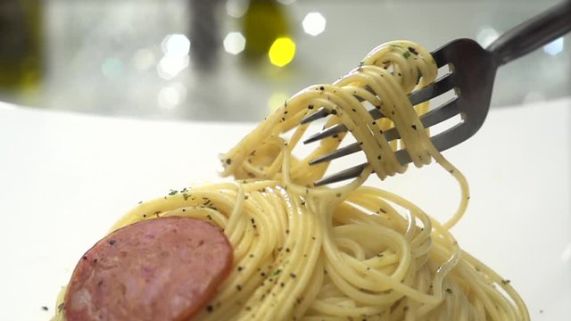 twisting fork with spaghetti