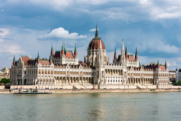 Fototapeta na wymiar Das Parlamentsgebäude in Budapest, der Hauptstadt Ungarns