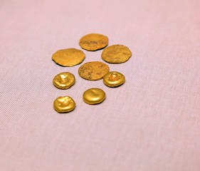 Chinese ancient ceramic gold cake