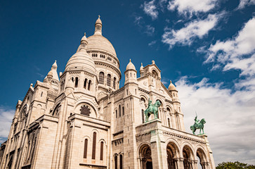Fototapeta na wymiar Famous Sacre Coeur Cathedral in Paris