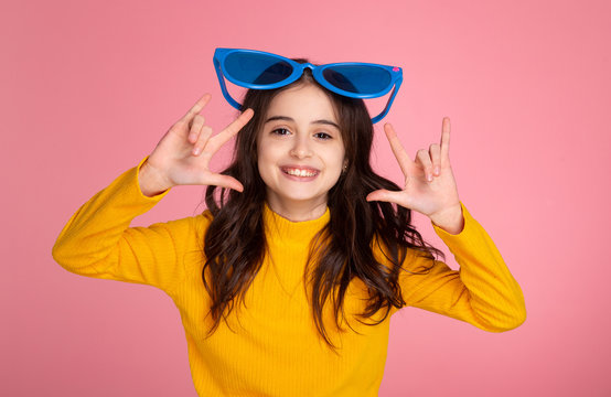 fany little girl with big glasses
