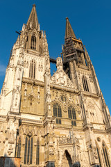 Fototapeta na wymiar Fassade des Doms St. Peter in Regensburg