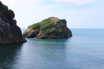 Naklejka premium rock in the sea