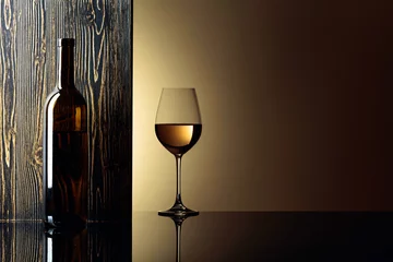 Poster Bottle and glass of white wine on a black table. © Igor Normann