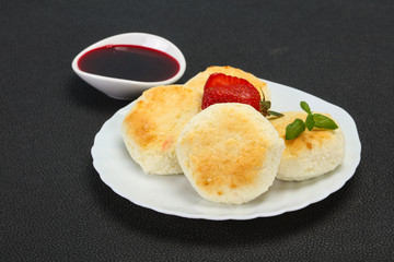 Curd pancakes with jam and stravberry