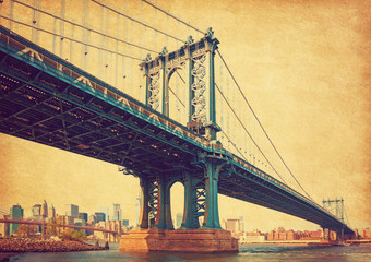 Plakaty  Most Manhattan, Nowy Jork, Stany Zjednoczone. W tle Manhattan i Most Brookliński. Zdjęcie w stylu retro. Dodano teksturę papieru.