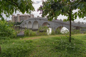 Fototapeta na wymiar bridge in Evergreen Park, Haikou, Hainan, China 