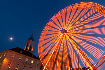 Deutschland, Baden-Württemberg, Karlsruhe, Weihnachten, Weihnachtsmarkt auf dem Marktplatz.