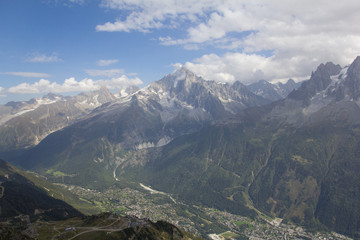Fototapeta na wymiar View on valley mountain range in alps 