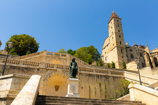 Monumental staircase, statue of d Artagnan and Armagnac Tower, Auch
