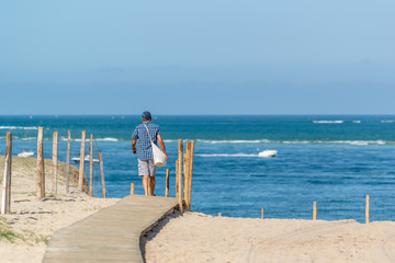 BASSIN D'ARCACHON (France), acc&egrave;s &agrave; la plage de La Lagune