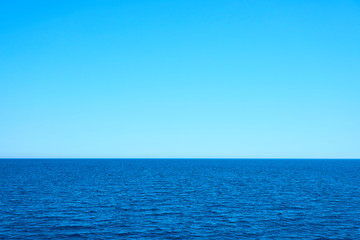 Fototapeta premium Tropical blue sea and clear blue sky horizon. Copy space.