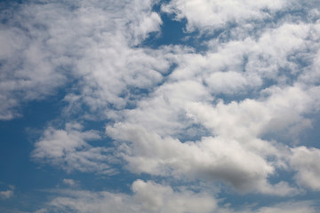 Obraz premium Cloud in blue sky for background and sky scape in thailand.