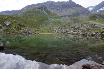 Fototapeta na wymiar Lac de montagne