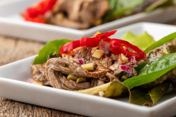 Fleischsalat mit Chili aus Thailand