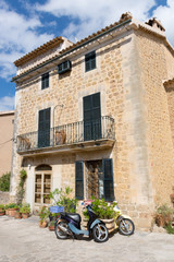 Fototapeta na wymiar old buildings in the village of Deia in Mallorca