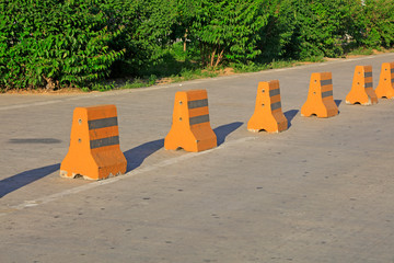 Cement concrete traffic isolation pier