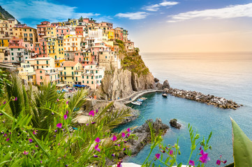 Fototapeta na wymiar Manarola, Cinque Terre - romantic village with colorful houses on cliff over sea in Cinque Terre National Park