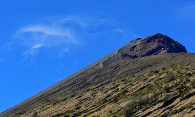 Volcan Rinjani et ses pentes vertigineuses