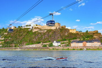 Koblenz mit Seilbahn und Festung Ehrenbreitstein am Rhein