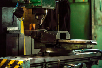 repair of knives for the recycling and disposal of old rubber waste rubbish