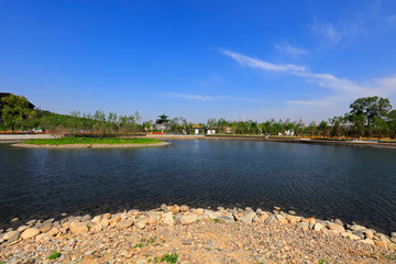 Fototapeta na wymiar South Lake Park scenery in Tangshan, China