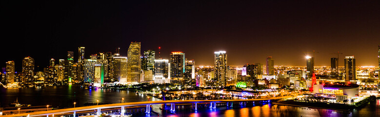 Fototapeta na wymiar Miami Night Panorama