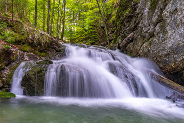 Fototapeta na wymiar Mittlere Kaskade der Josefsthaler Wasserfälle am Schliersee
