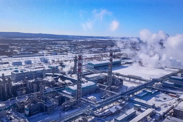 Oil refinery and petrochemical plant