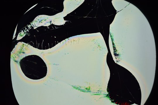 pantalla LCD rota, formando figuras abstractas