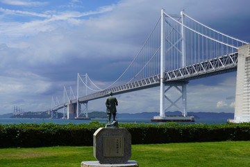 瀬戸大橋は四国の香川県坂出市と本州の岡山県倉敷市を結ぶ10の橋の総称です