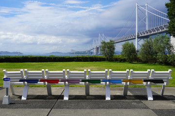  瀬戸大橋は四国の香川県坂出市と本州の岡山県倉敷市を結ぶ10の橋の総称です