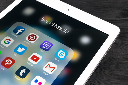 Sankt-Petersburg Russia November 11, 2017: Apple iPad Pro on wooden table with icons of social media facebook, instagram, twitter, snapchat application on screen. Tablet Starting social media app.
