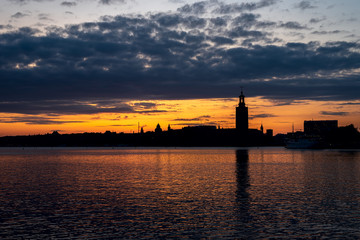 View silhuettes of the center of Stockholm from the gulf in the dusk