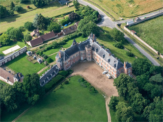 vue aérienne du château de Louye dans l'Eure en France