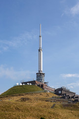 Fototapeta na wymiar Antenne télé du Puy de Dôme
