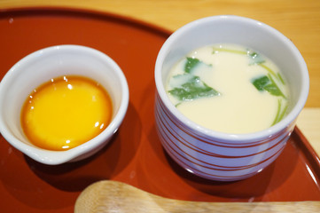 黄身のしょうゆ漬けと茶碗蒸し