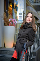 Fototapeta premium pretty young woman in casual clothes in cityscape