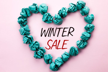 Obraz premium Conceptual hand writing showing Winter Sale. Business photo text Promotion Offer Shop Discount Season Offers Auction Deal Objective written Plain background within Heart Paper Balls.