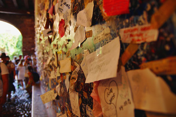 a part of wall covered in used chewing gum and graffiti with short message left by many visitors....
