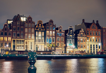 Fototapeta na wymiar Beautiful old Amsterdam architecture at night.