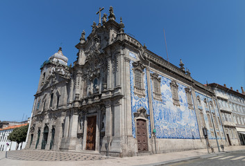 Fototapeta na wymiar Exterior facade of Carmo church and Carmelitas church on sunny day. Baroque Portuguese architecture