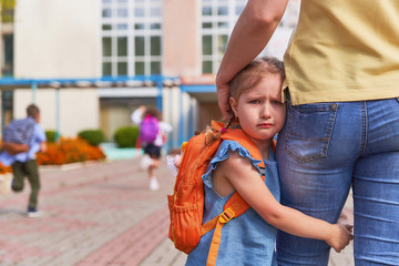 the little girl stress she does not want to leave her mother.