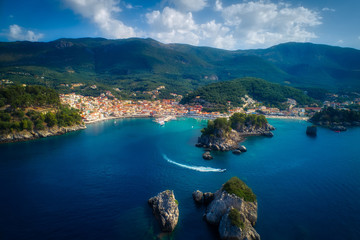 Obraz premium Aerial cityscape view of the coastal city of Parga, Greece during the Summer