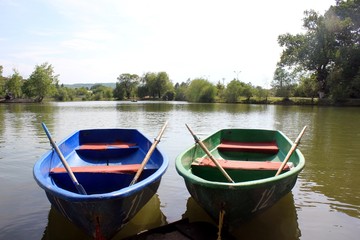 Obraz premium old fishing boat on the lake