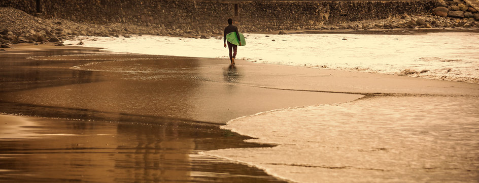 Summer time and ocean landscape with waves